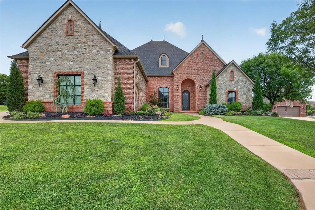 Photo 4 — 22002 White Pine Circle, Edmond, OK 73012