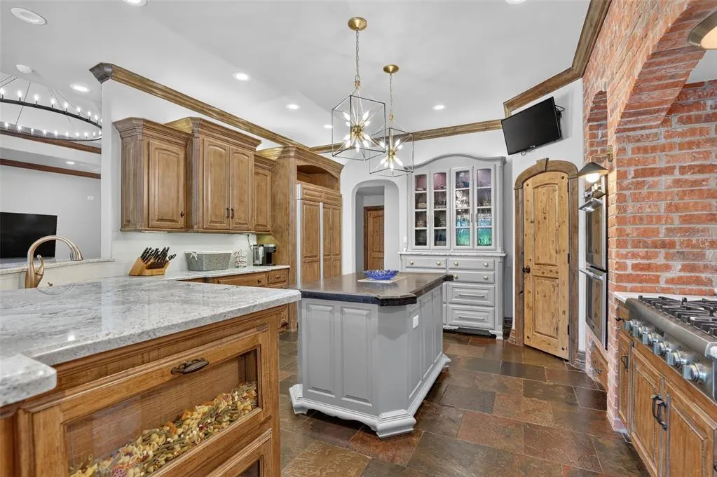 Photo 13 — 22002 White Pine Circle, Edmond, OK 73012