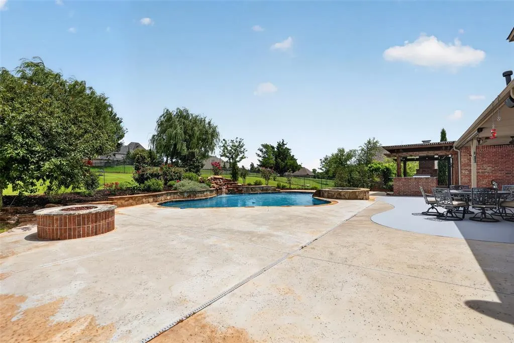 Photo 43 — 22002 White Pine Circle, Edmond, OK 73012