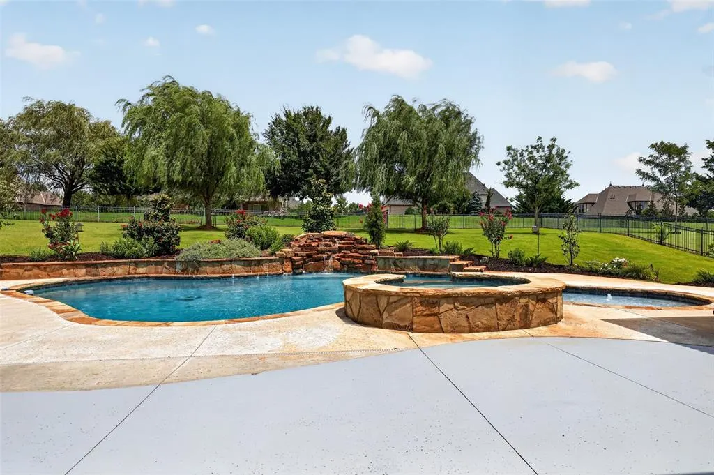 Photo 44 — 22002 White Pine Circle, Edmond, OK 73012