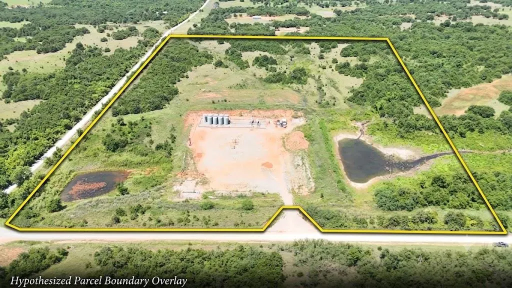 Front exterior — W Grumman Road, Lindsay, OK 73052