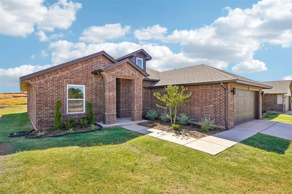 Photo 3 — 1800 Pin Cherry Lane, Moore, OK 73160