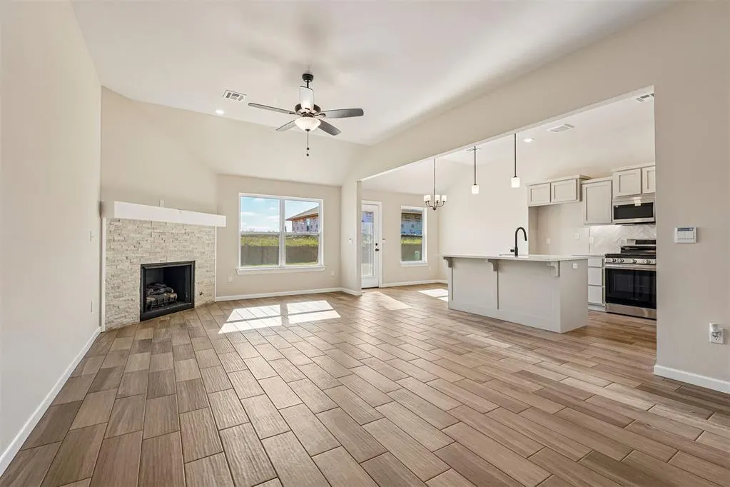 Photo 5 — 1800 Pin Cherry Lane, Moore, OK 73160