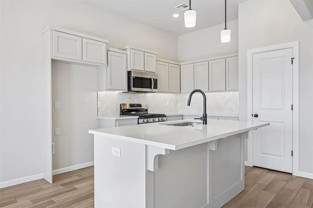Photo 8 — 1800 Pin Cherry Lane, Moore, OK 73160