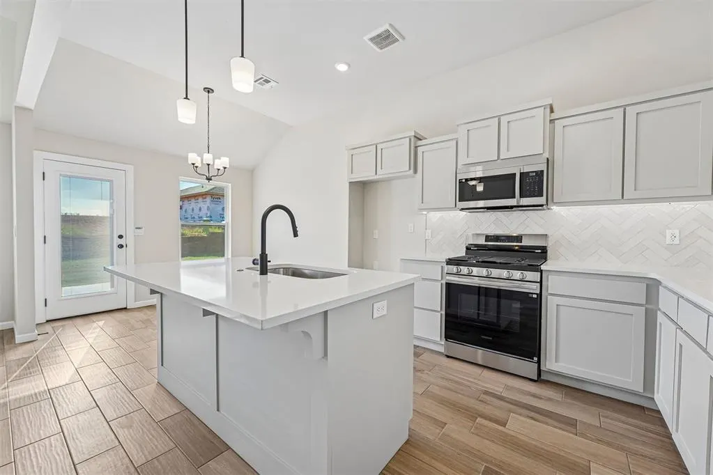 Photo 9 — 1800 Pin Cherry Lane, Moore, OK 73160