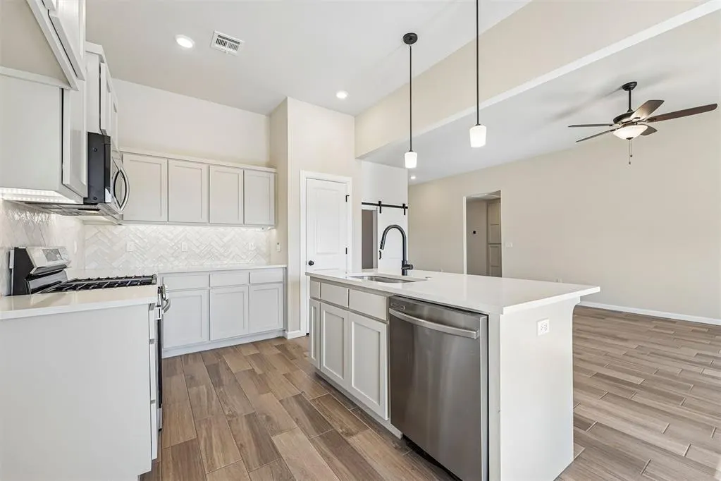 Photo 10 — 1800 Pin Cherry Lane, Moore, OK 73160