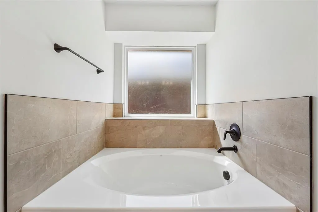 Photo 18 — 1812 Pin Cherry Lane, Moore, OK 73160