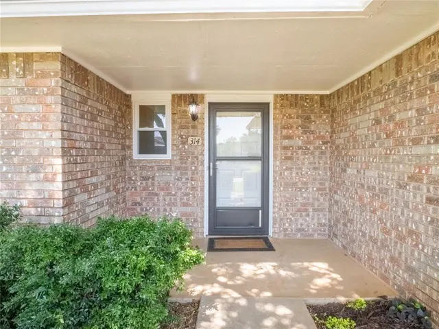 Photo 4 — 314 NE 26th Street, Lawton, OK 73507