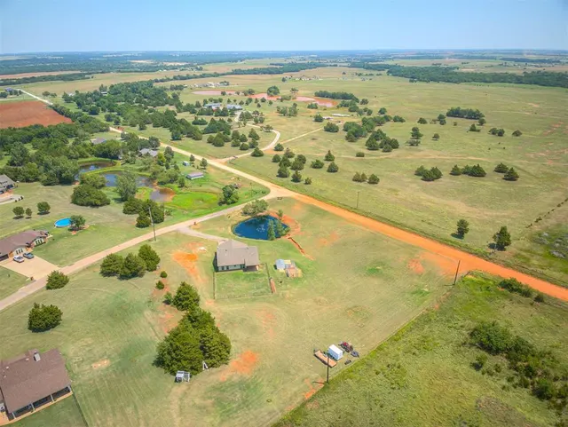 Photo 5 — 18301 Naomi Drive, Cashion, OK 73016