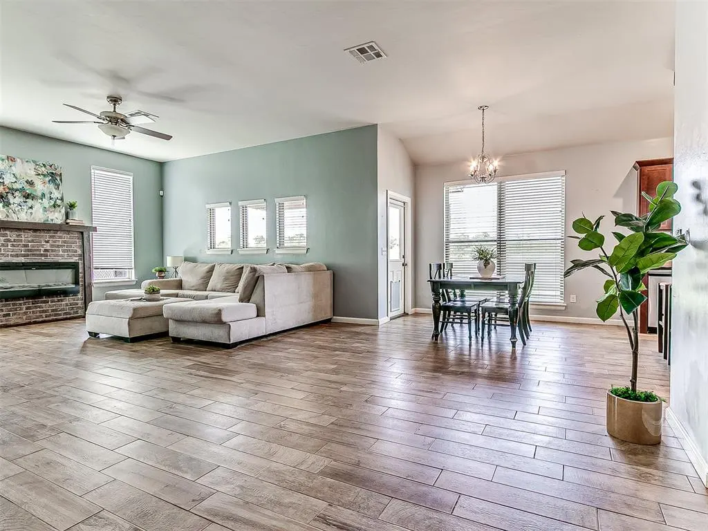 Photo 8 — 18301 Naomi Drive, Cashion, OK 73016