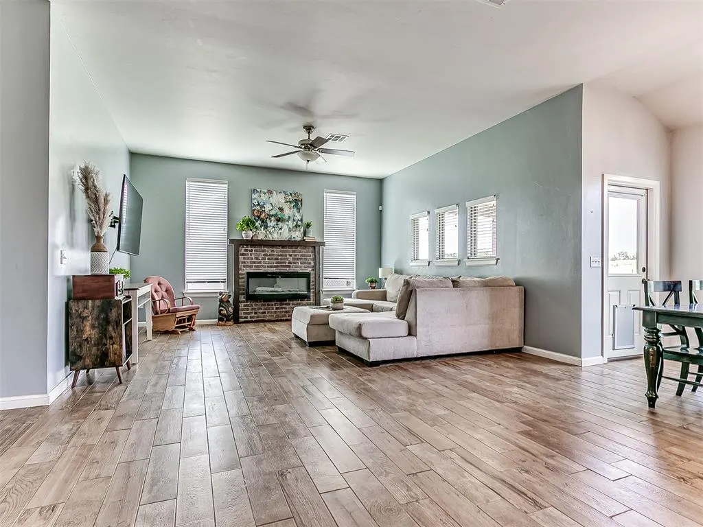 Photo 9 — 18301 Naomi Drive, Cashion, OK 73016