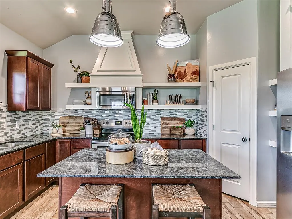 Photo 17 — 18301 Naomi Drive, Cashion, OK 73016