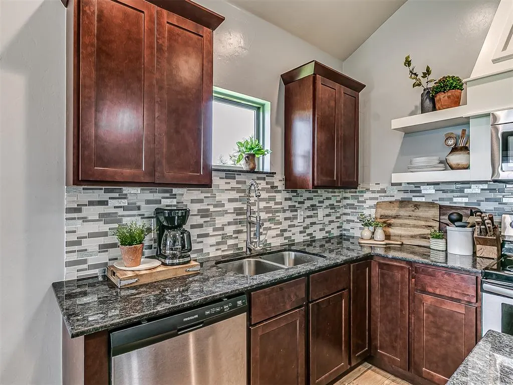 Photo 18 — 18301 Naomi Drive, Cashion, OK 73016