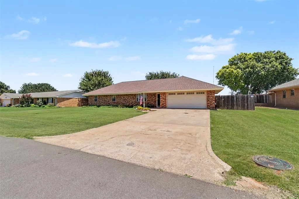 Photo 3 — 4 Darla Drive, Sayre, OK 73662