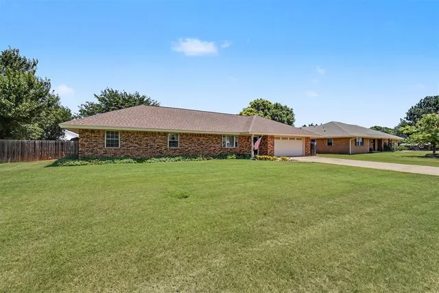 Photo 4 — 4 Darla Drive, Sayre, OK 73662