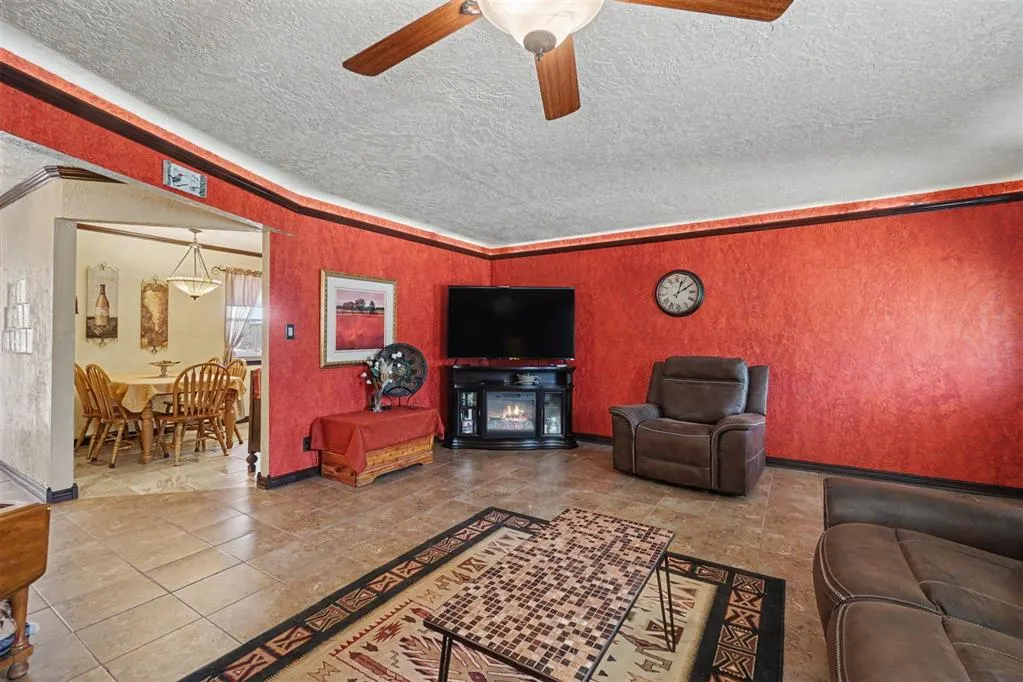 Photo 8 — 4 Darla Drive, Sayre, OK 73662
