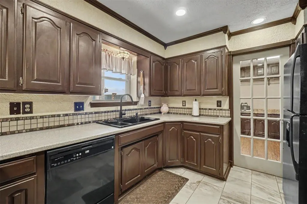 Photo 12 — 4 Darla Drive, Sayre, OK 73662