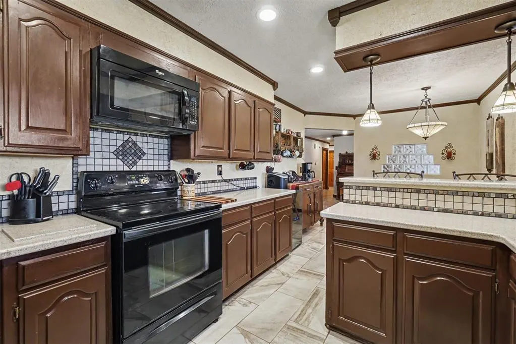 Photo 14 — 4 Darla Drive, Sayre, OK 73662
