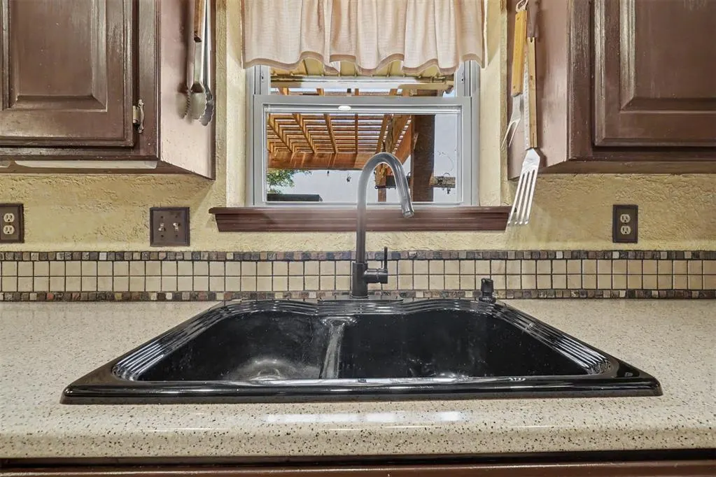 Photo 16 — 4 Darla Drive, Sayre, OK 73662