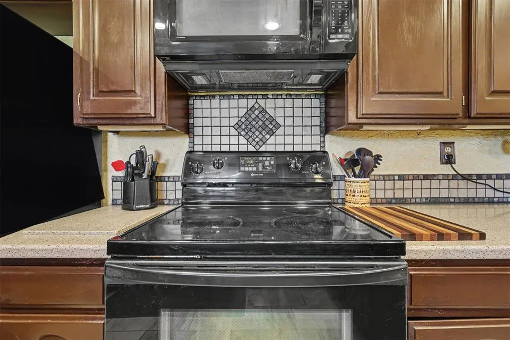 Photo 17 — 4 Darla Drive, Sayre, OK 73662