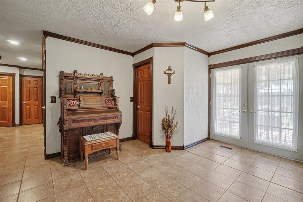 Photo 18 — 4 Darla Drive, Sayre, OK 73662