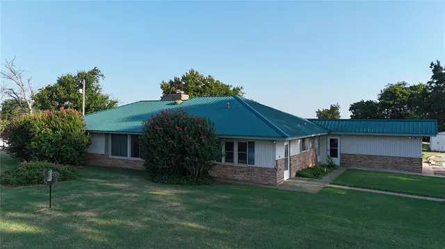 Photo 2 — 27517 155th Street, Wayne, OK 73095