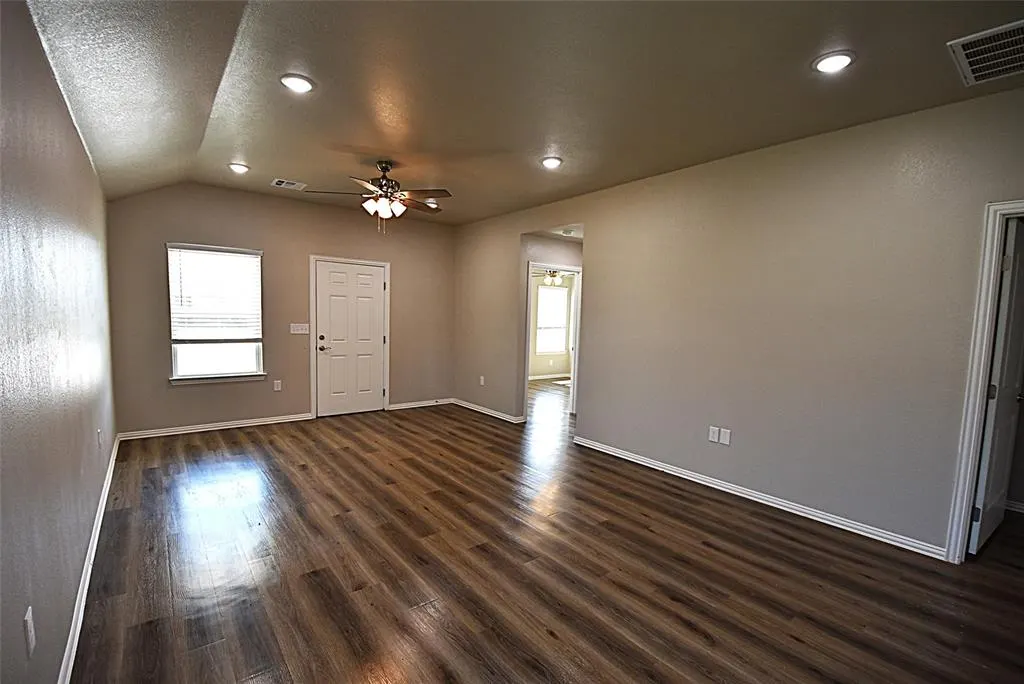 Photo 7 — 820 Elm Street, Achille, OK 74868