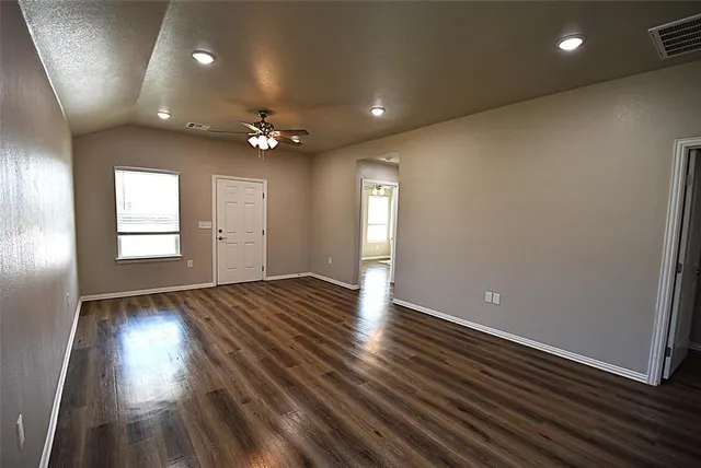 Photo 7 — 820 Elm Street, Achille, OK 74868