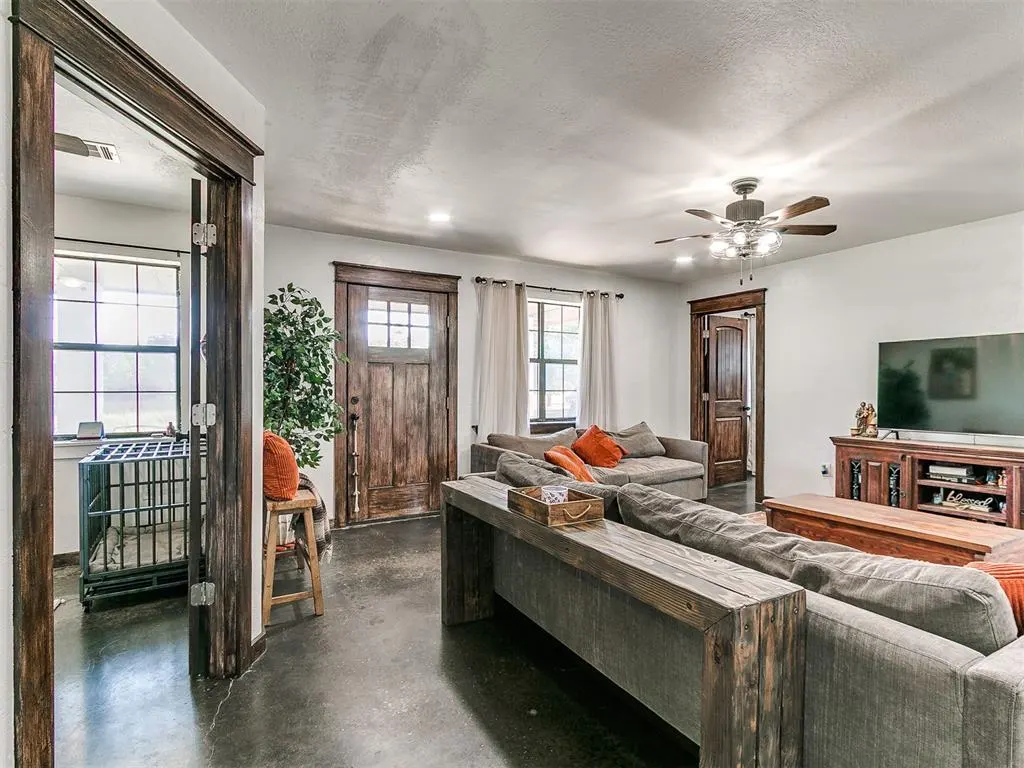 Photo 5 — 17700 Box Road, Lexington, OK 73051