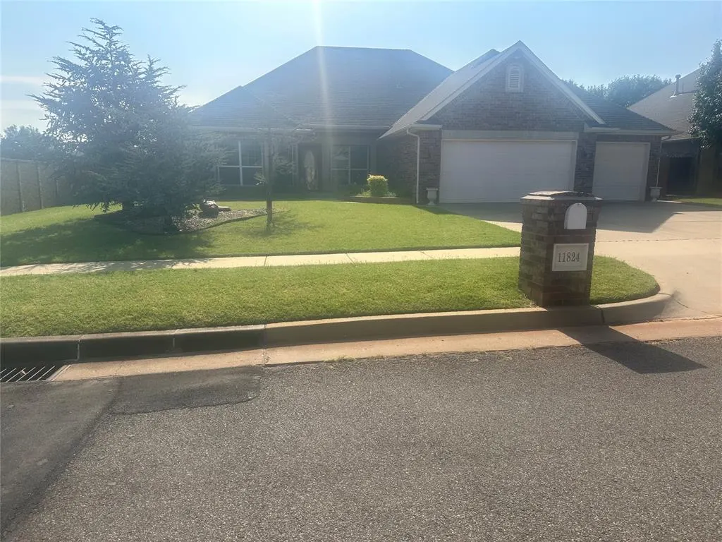 Photo 2 — 11824 Bellhurst Avenue, Oklahoma City, OK 73162