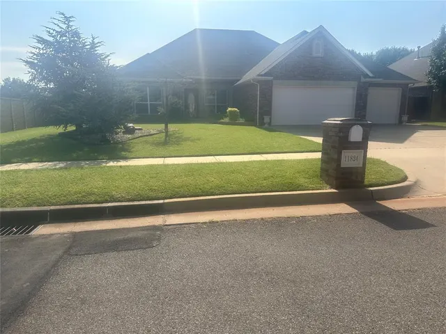 Photo 2 — 11824 Bellhurst Avenue, Oklahoma City, OK 73162