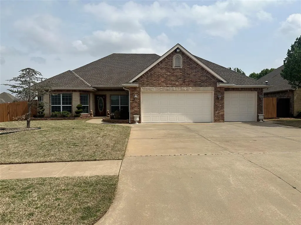 Front exterior — 11824 Bellhurst Avenue, Oklahoma City, OK 73162