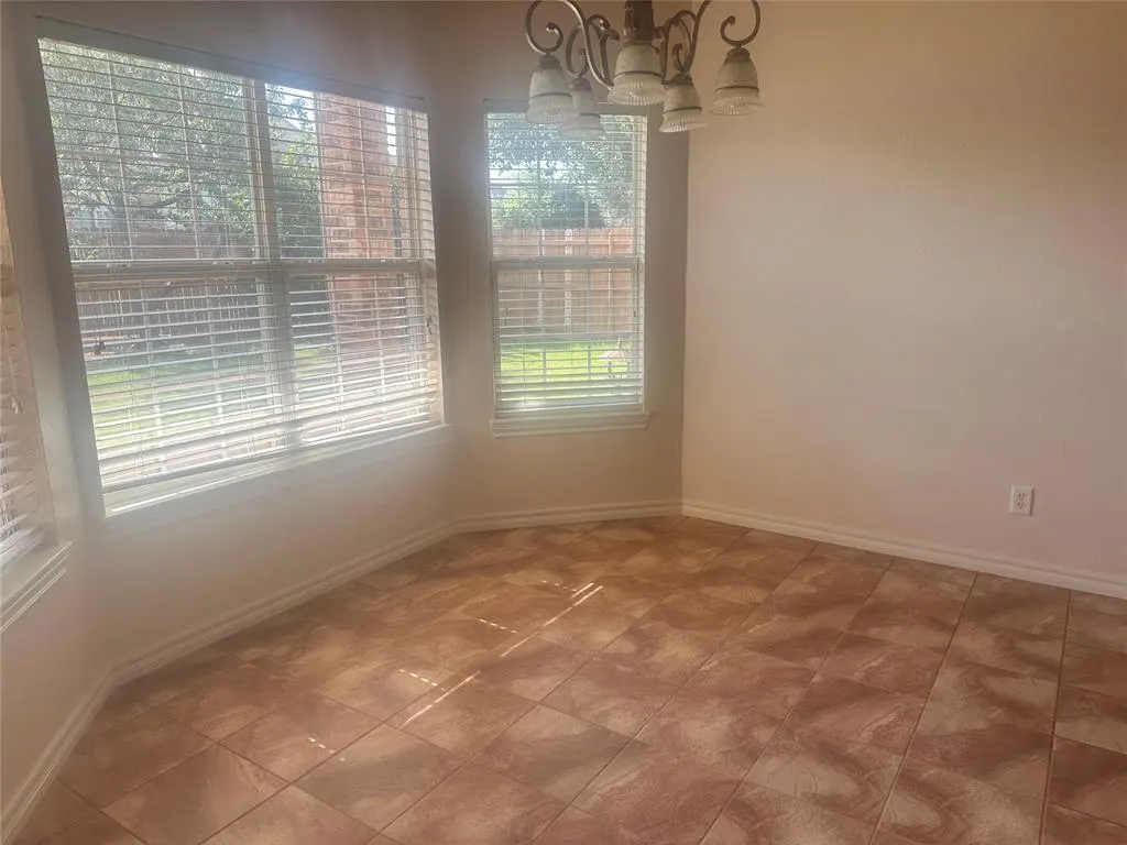 Photo 9 — 11824 Bellhurst Avenue, Oklahoma City, OK 73162