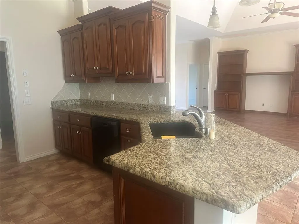 Photo 12 — 11824 Bellhurst Avenue, Oklahoma City, OK 73162