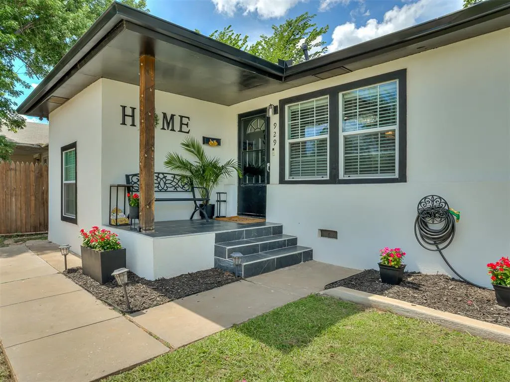 Photo 3 — 929 SW 52nd Street, Oklahoma City, OK 73109
