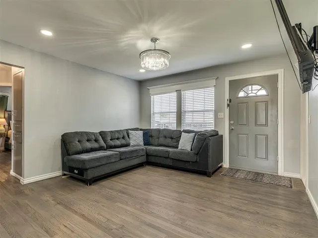 Photo 8 — 929 SW 52nd Street, Oklahoma City, OK 73109