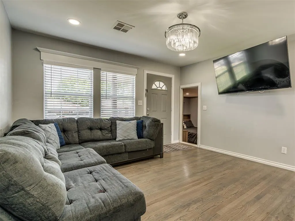 Photo 9 — 929 SW 52nd Street, Oklahoma City, OK 73109