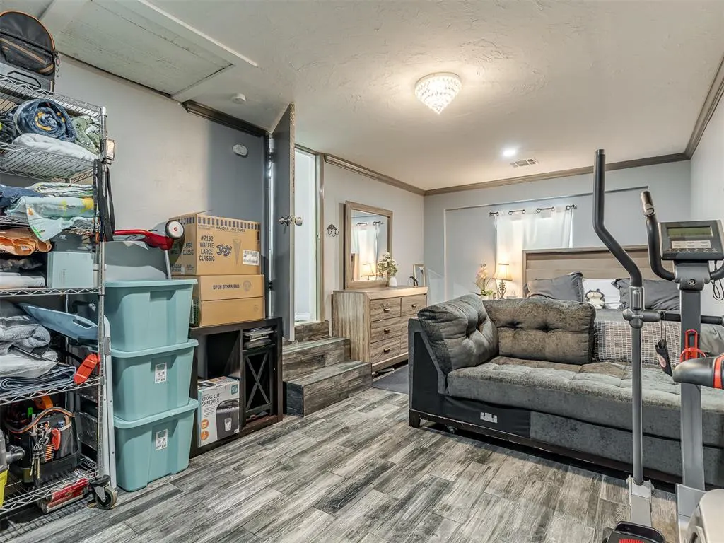 Photo 14 — 929 SW 52nd Street, Oklahoma City, OK 73109