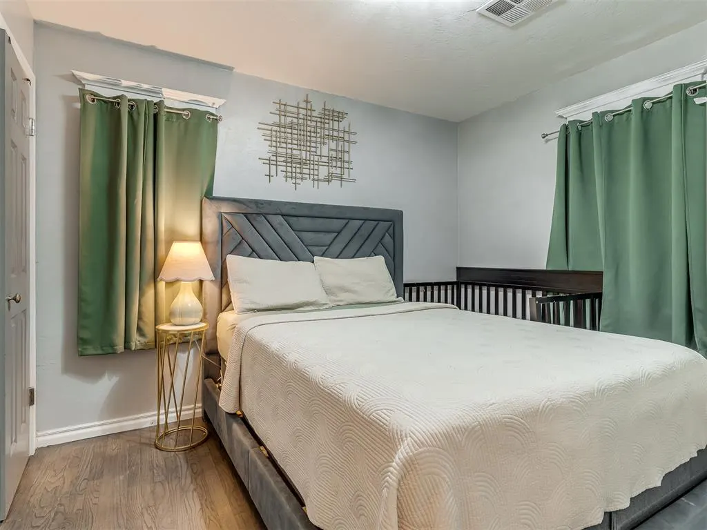 Photo 15 — 929 SW 52nd Street, Oklahoma City, OK 73109