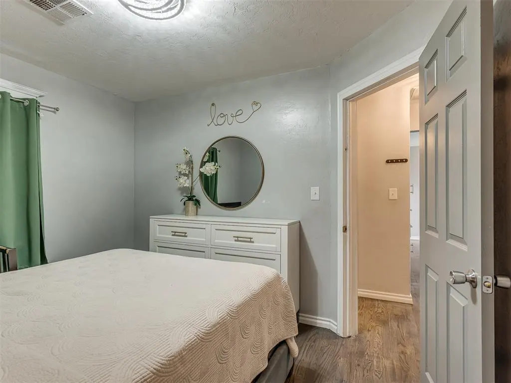 Photo 16 — 929 SW 52nd Street, Oklahoma City, OK 73109