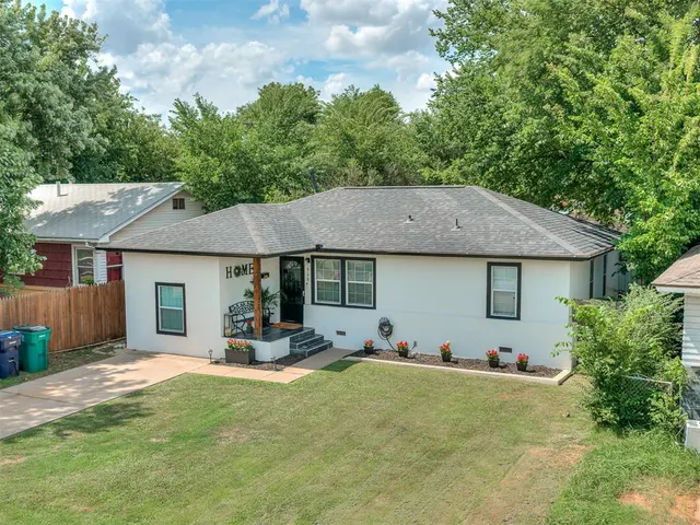 Photo 2 — 929 SW 52nd Street, Oklahoma City, OK 73109