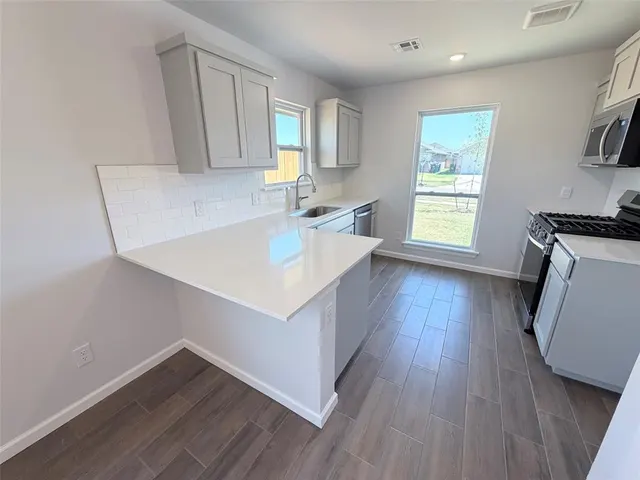 Photo 4 — 19905 Stovall Drive, Edmond, OK 73012