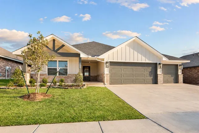 Photo 2 — 12017 NW 121st Circle, Yukon, OK 73099