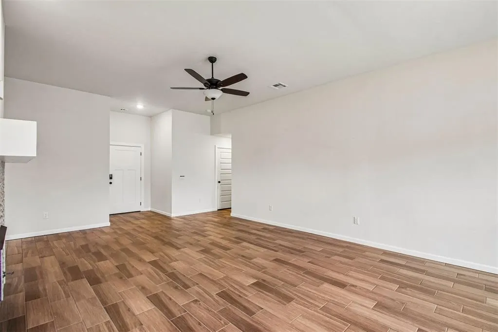 Photo 8 — 1112 Redwood Creek Drive, Yukon, OK 73099