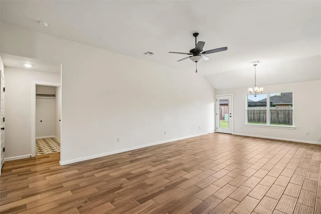 Photo 9 — 1112 Redwood Creek Drive, Yukon, OK 73099