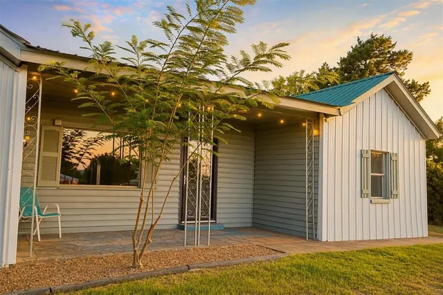 Photo 5 — 21201 E Sixth Street, Hinton, OK 73047