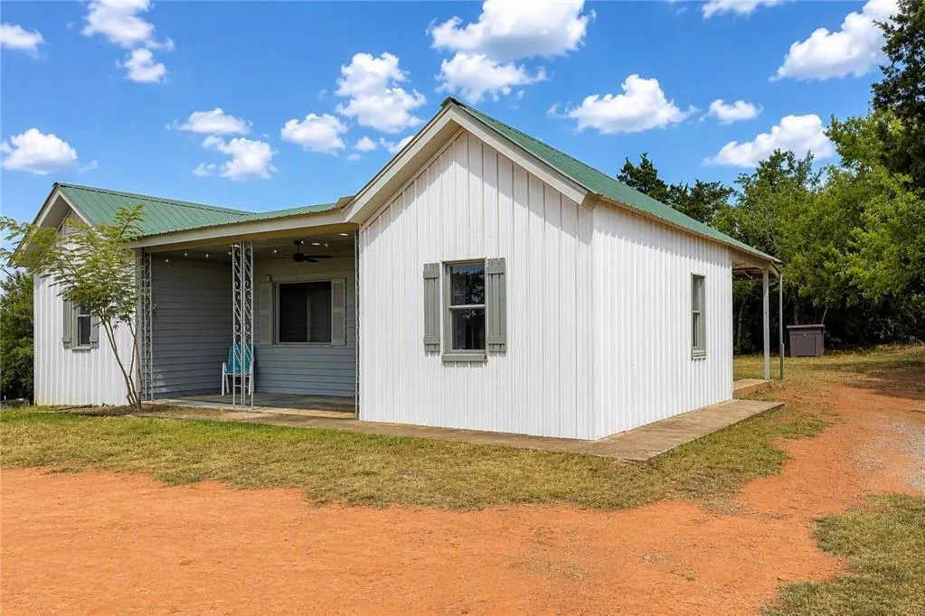 Photo 3 — 21201 E Sixth Street, Hinton, OK 73047