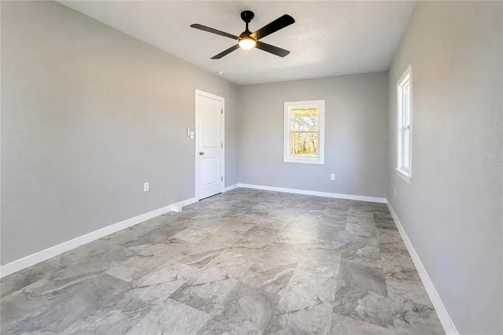 Photo 18 — 21201 E Sixth Street, Hinton, OK 73047