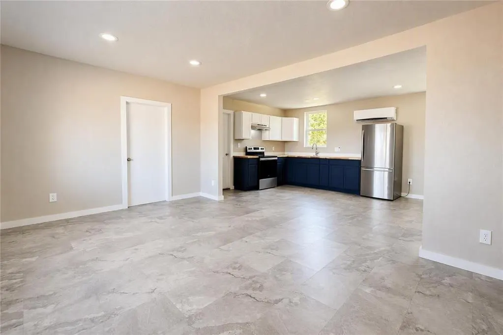 Photo 12 — 21201 E Sixth Street, Hinton, OK 73047