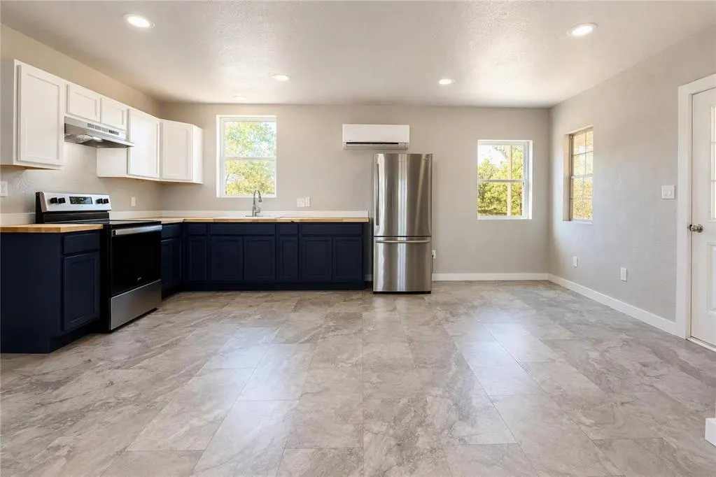 Photo 7 — 21201 E Sixth Street, Hinton, OK 73047